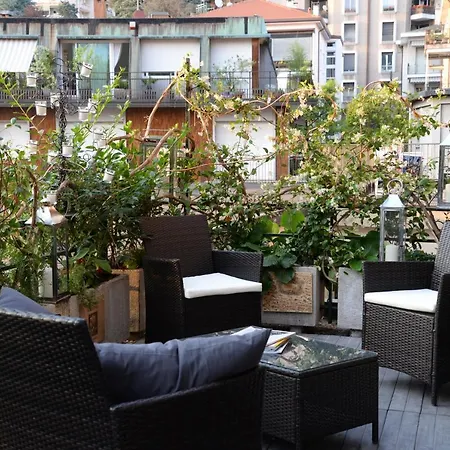 Apartment Rezzonico - By Myhomeincomo