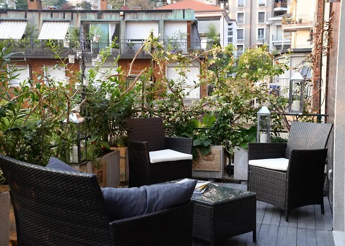 Apartment Rezzonico - By Myhomeincomo