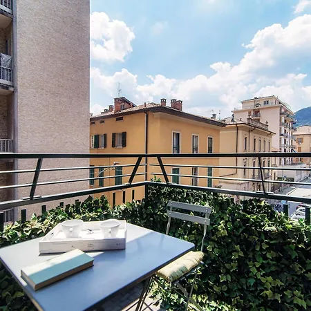 Apartment Rezzonico - By Myhomeincomo