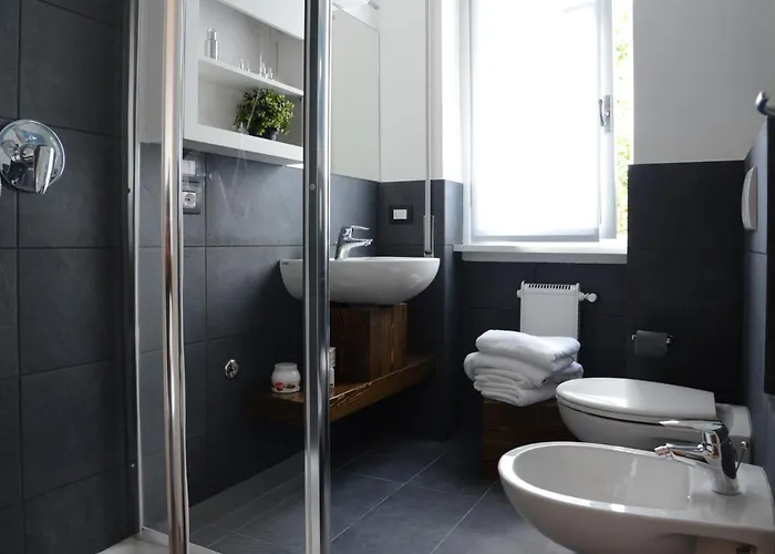 Apartment Rezzonico - By Myhomeincomo Como